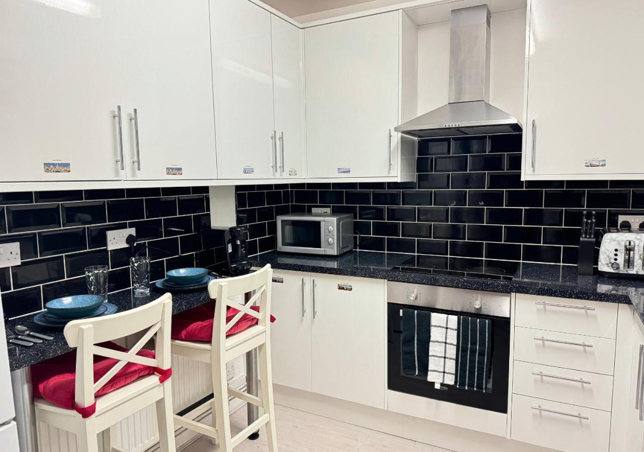 Apartamento Luxe Sleeps 14 - Wandsworth & Putney Bridge - 4 Bedrooms *